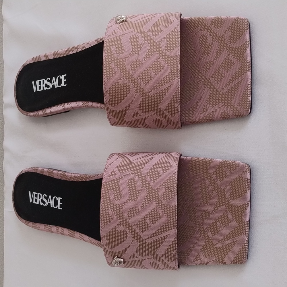 New Versace Allover Flat logo Pink/Beige Sandals Sz 39.5 - US 9